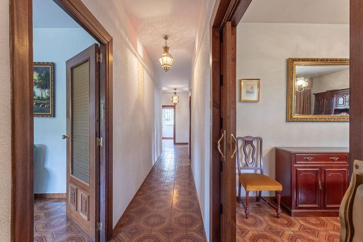 6 makuuhuone Huvila myytävänä paikassa Granada kaupunki mukana uima-altaan 
autotalli - 492 000 € (Ref: 8455897)