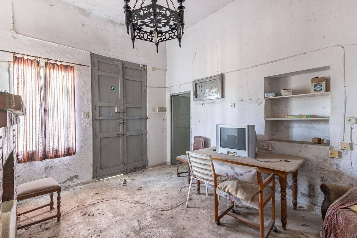 Finca/Herregård til salgs i Granada by med svømmebasseng - € 669 890 (Ref: 8479310)