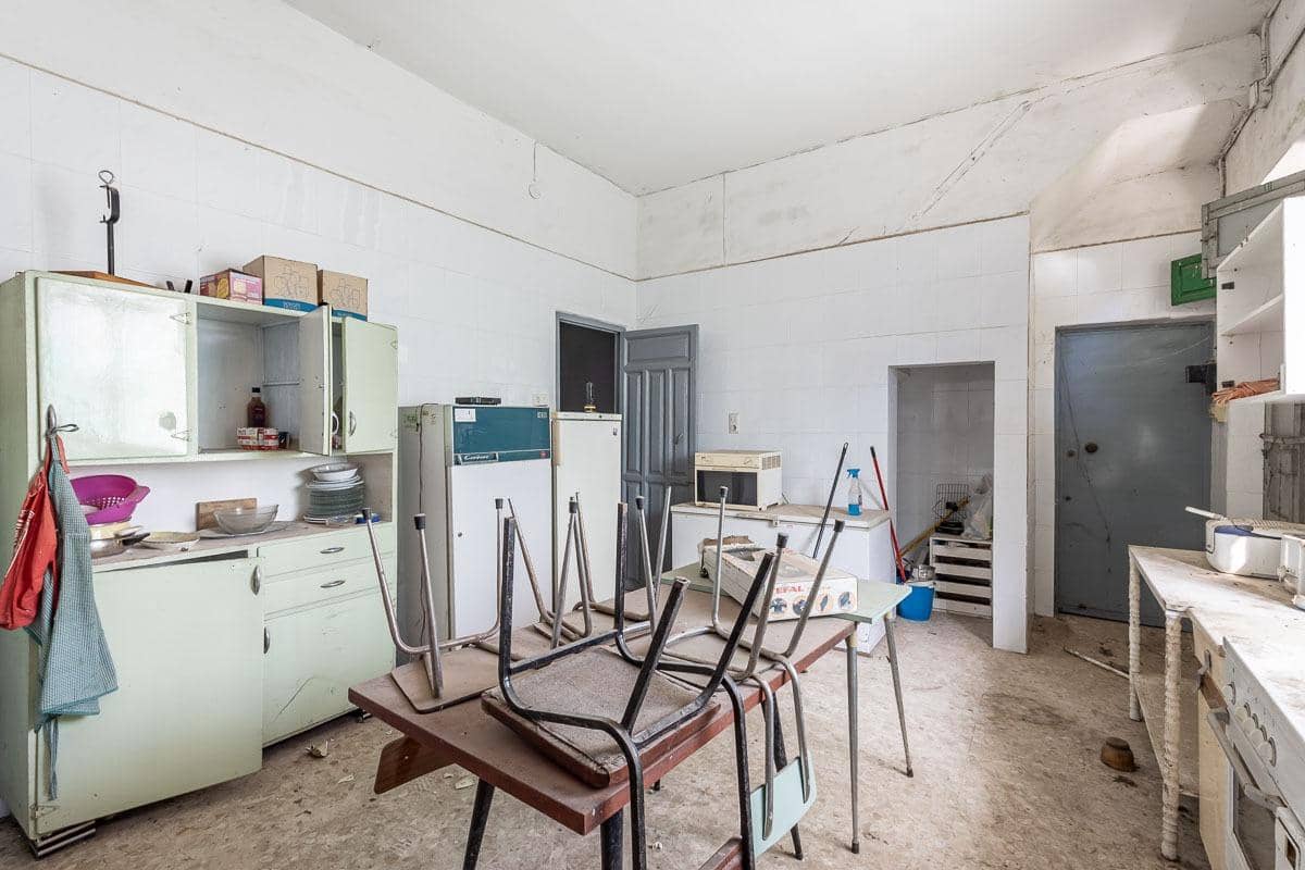 Finca/Herregård til salgs i Granada by med svømmebasseng - € 669 890 (Ref: 8479310)
