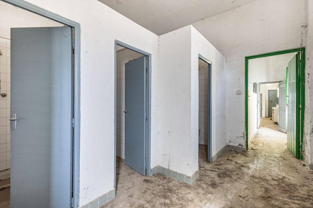 Finca/Herregård til salgs i Granada by med svømmebasseng - € 669 890 (Ref: 8479310)