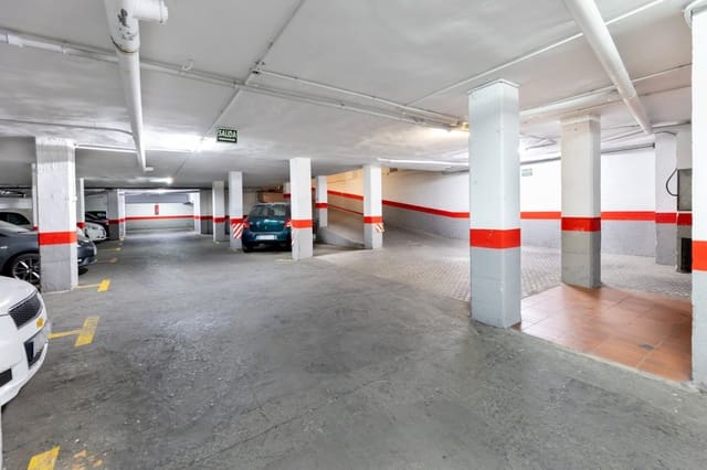 Garage til salg i Centro, Granada by - € 27.900 (Ref: 8505860)