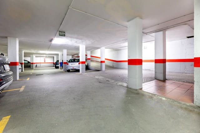 Garage til salg i Centro, Granada by - € 27.900 (Ref: 8505860)