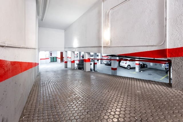 Garage til salg i Centro, Granada by - € 27.900 (Ref: 8505860)