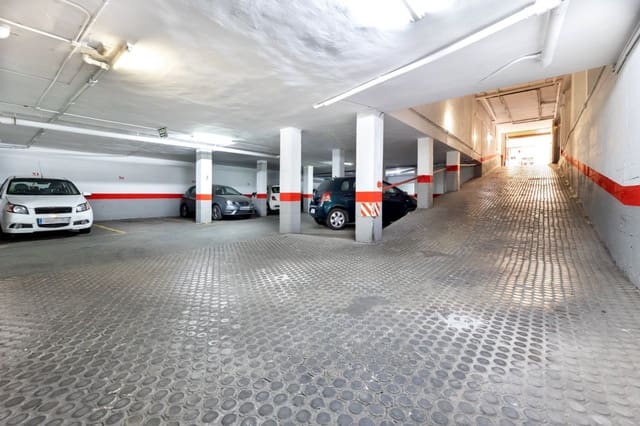 Garage til salg i Centro, Granada by - € 27.900 (Ref: 8505860)
