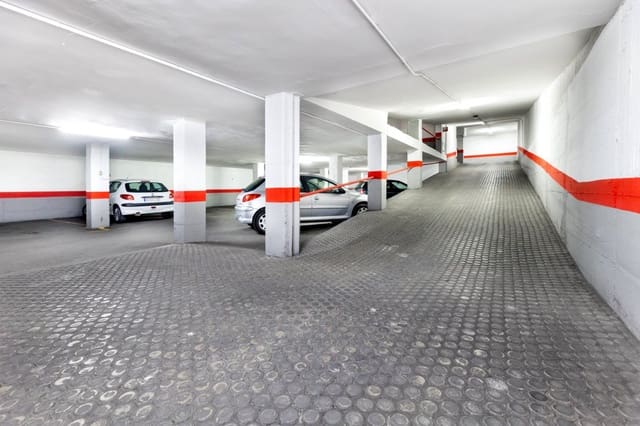 Garage til salg i Centro, Granada by - € 27.900 (Ref: 8505860)