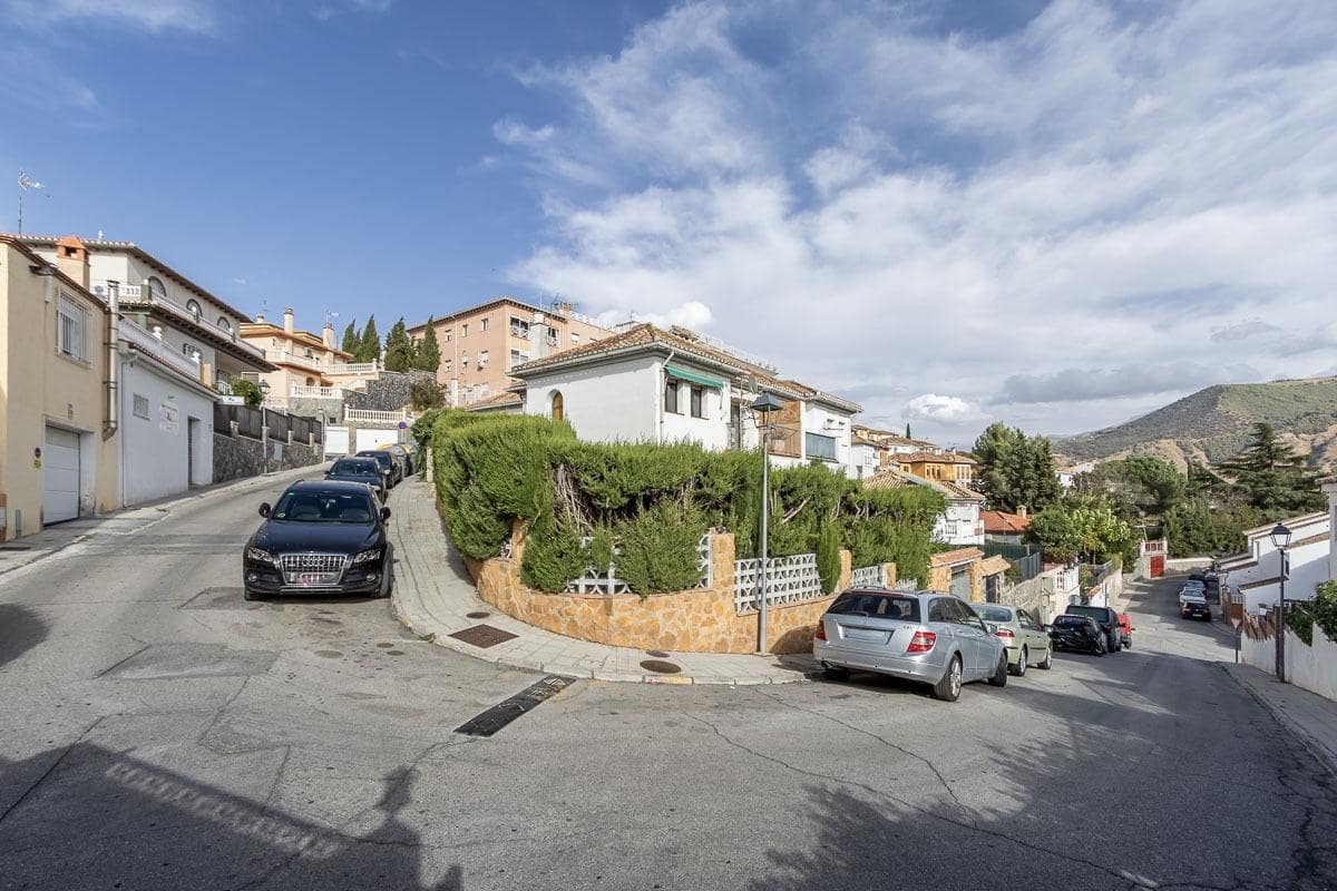 4 bedroom Semidetached Villa for sale in Cenes de la Vega with garage