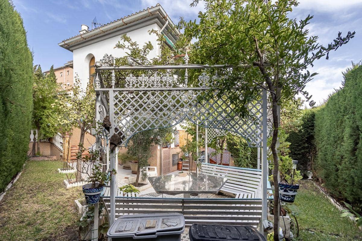 4 bedroom Semidetached Villa for sale in Cenes de la Vega with garage