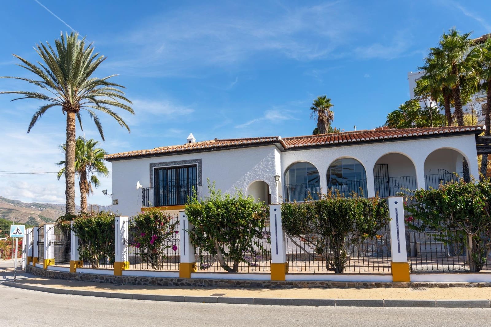 8 bedroom Villa for sale in Almunecar with pool - € 1,250,000 (Ref: 8595410)