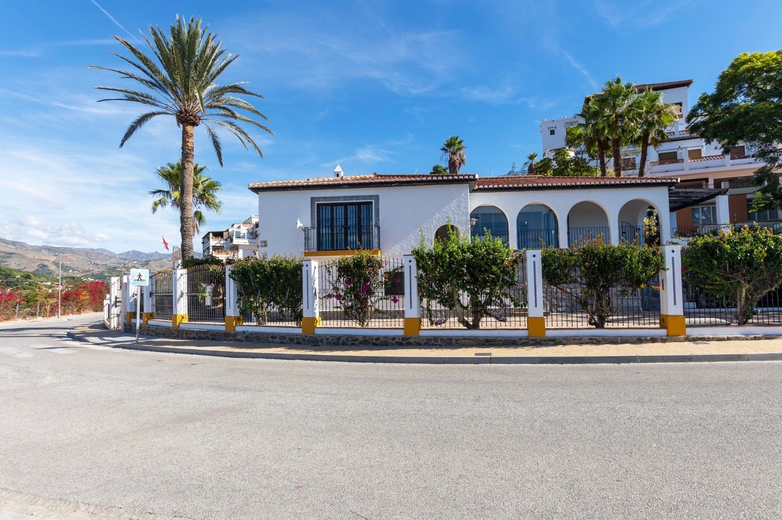 8 bedroom Villa for sale in Almunecar with pool - € 1,250,000 (Ref: 8595410)