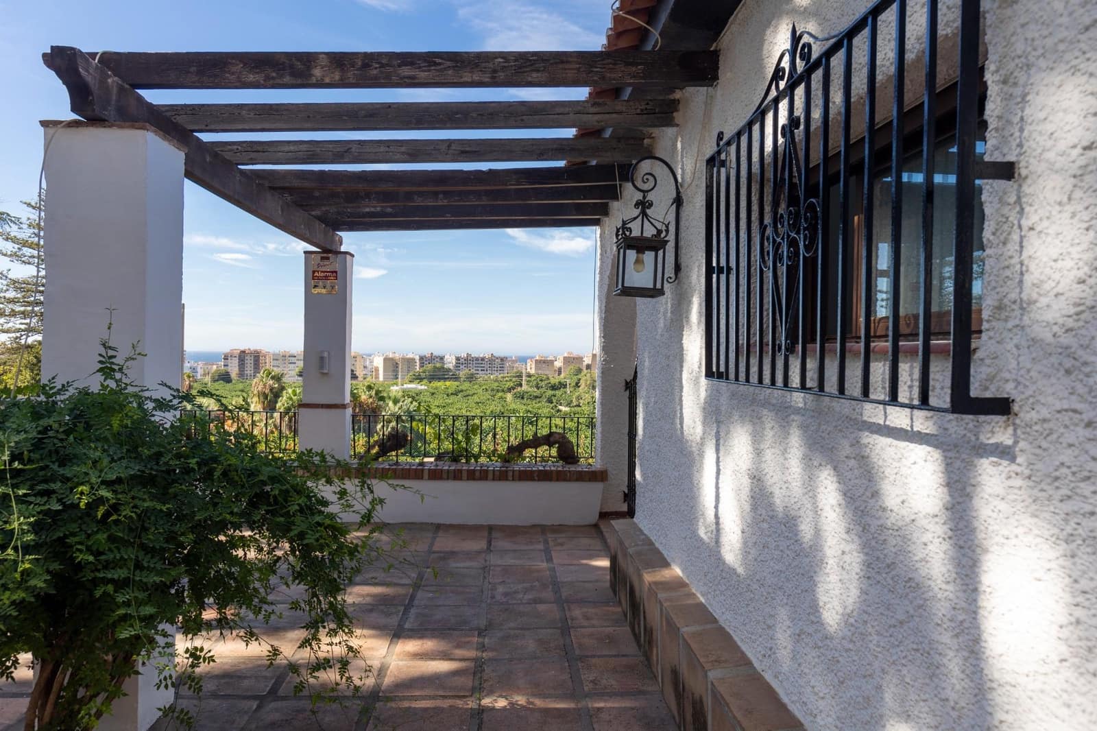 8 bedroom Villa for sale in Almunecar with pool - € 1,250,000 (Ref: 8595410)