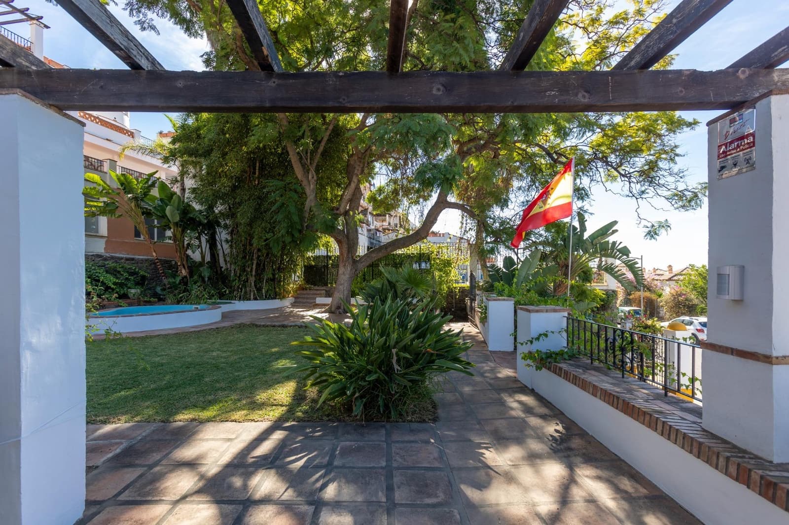 8 bedroom Villa for sale in Almunecar with pool - € 1,250,000 (Ref: 8595410)