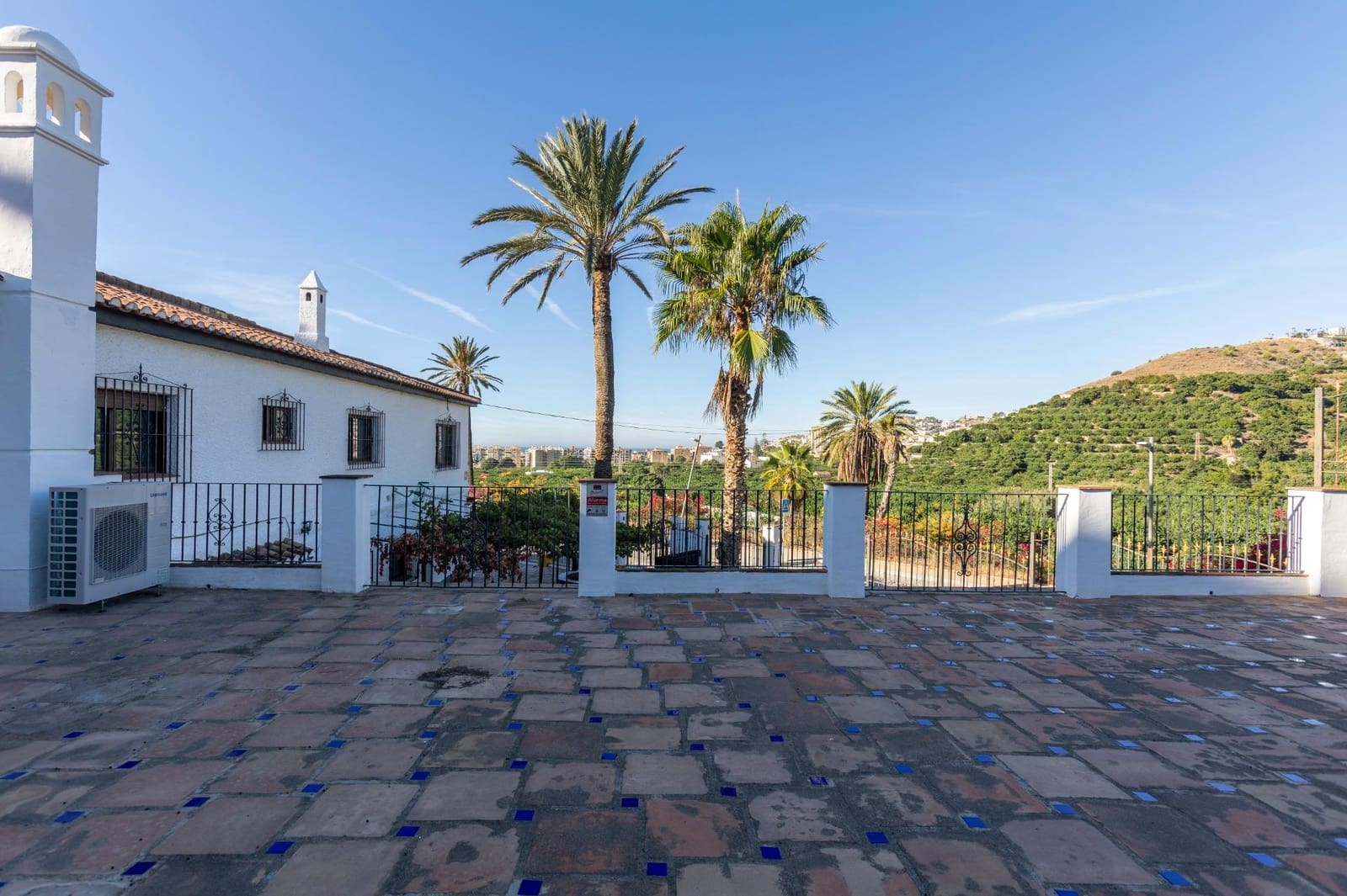 8 bedroom Villa for sale in Almunecar with pool - € 1,250,000 (Ref: 8595410)