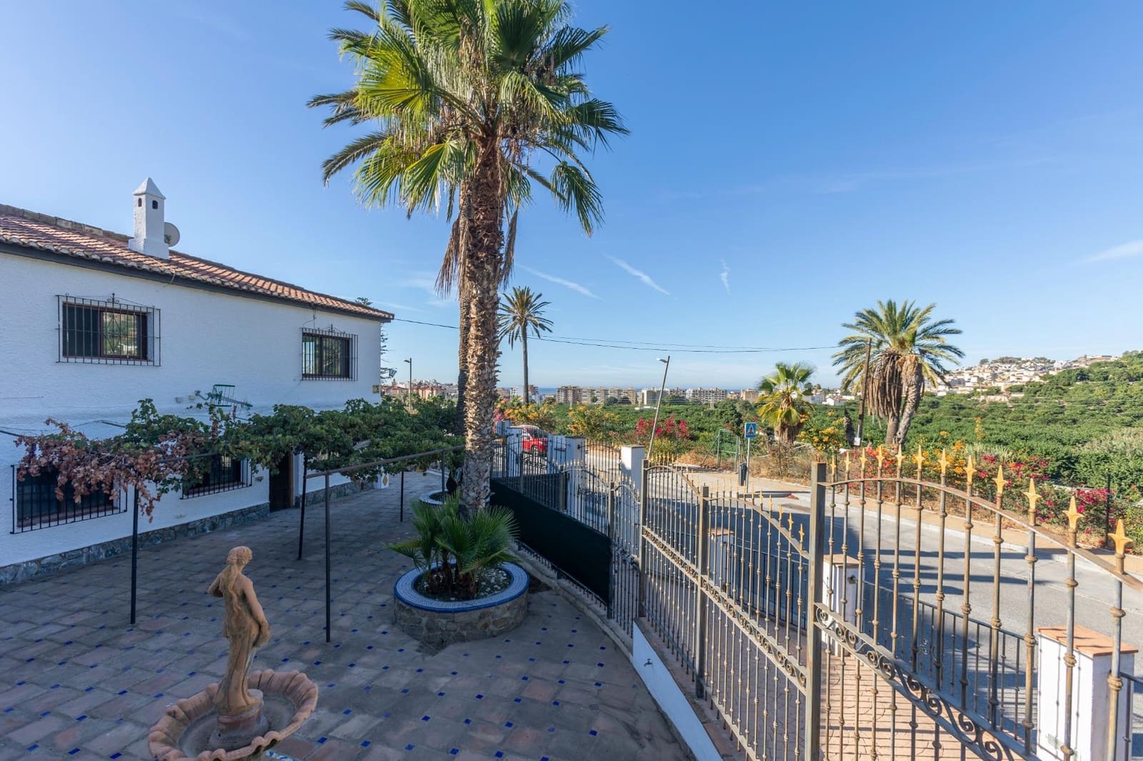 8 bedroom Villa for sale in Almunecar with pool - € 1,250,000 (Ref: 8595410)