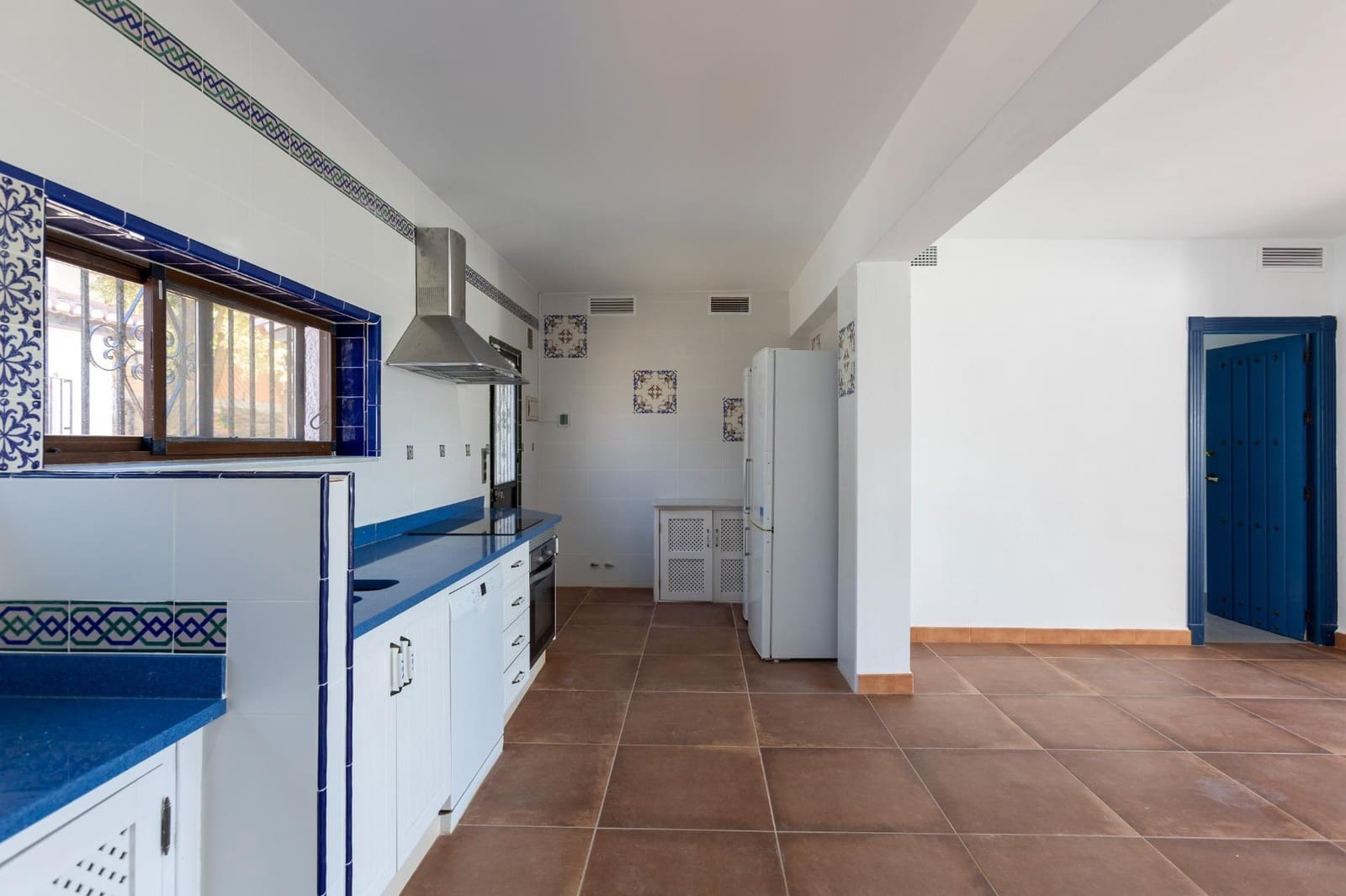 8 bedroom Villa for sale in Almunecar with pool - € 1,250,000 (Ref: 8595410)