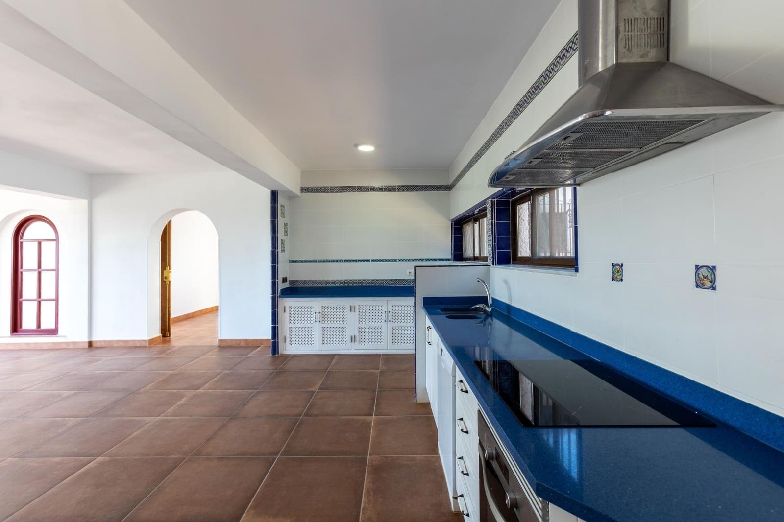 8 bedroom Villa for sale in Almunecar with pool - € 1,250,000 (Ref: 8595410)
