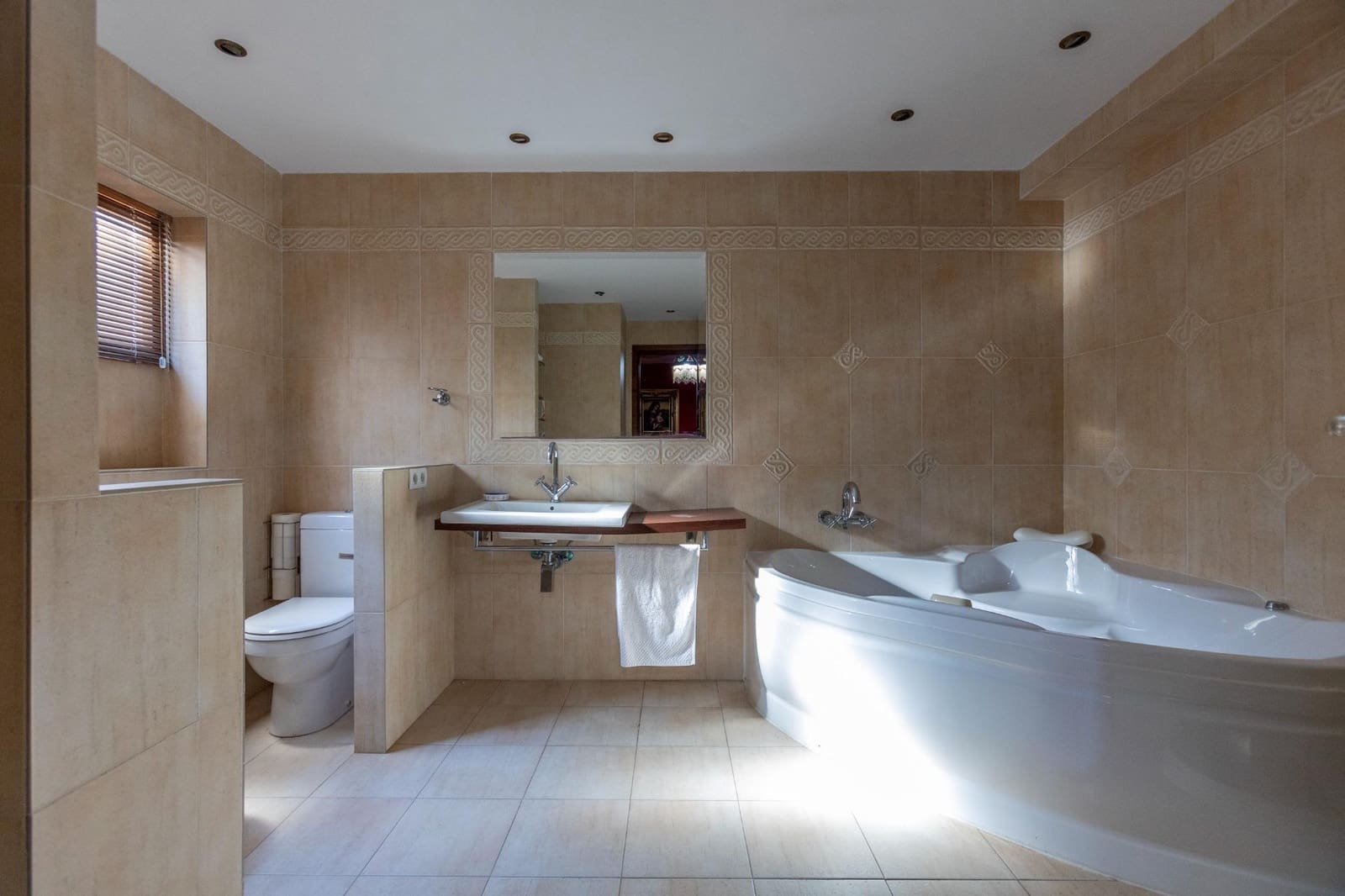 8 bedroom Villa for sale in Almunecar with pool - € 1,250,000 (Ref: 8595410)