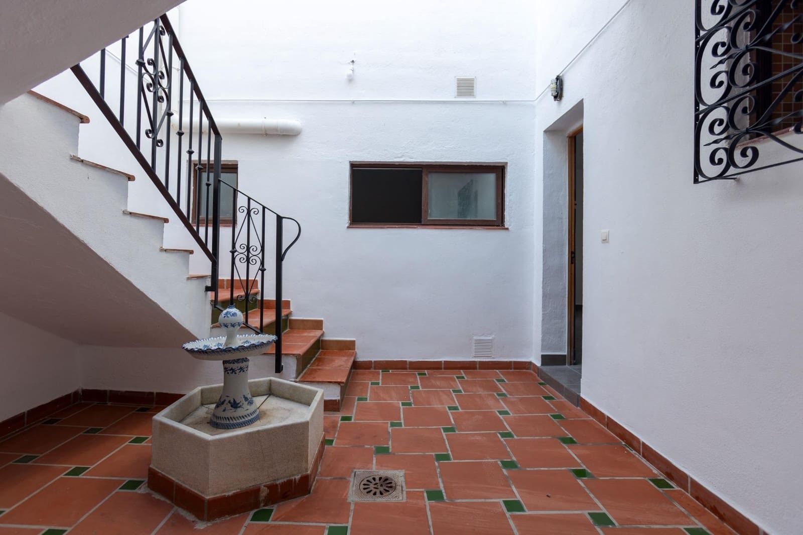 8 bedroom Villa for sale in Almunecar with pool - € 1,250,000 (Ref: 8595410)