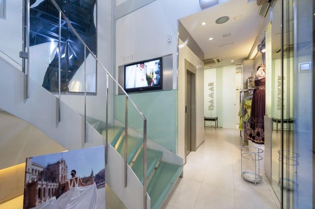 Erhverv til salg i Centro, Granada by - € 820.000 (Ref: 8599748)