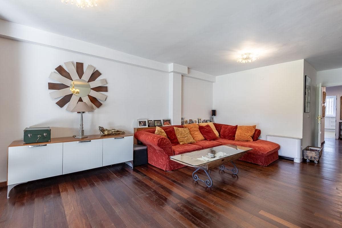 4 bedroom Villa for sale in Granada city with pool garage - € 1,100,000 (Ref: 8645162)