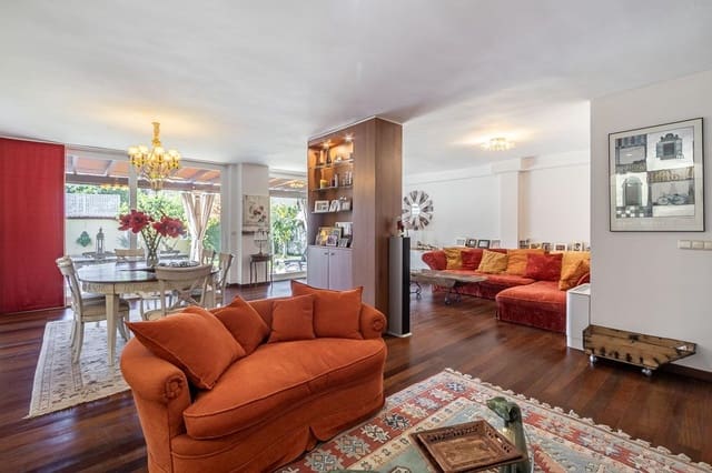 4 soverom Villa til salgs i Granada by med svømmebasseng garasje - € 1 100 000 (Ref: 8645162)