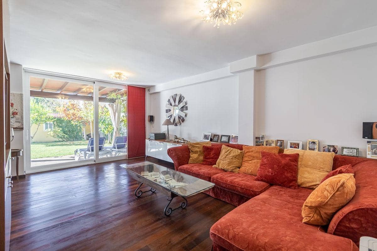 4 bedroom Villa for sale in Granada city with pool garage - € 1,100,000 (Ref: 8645162)
