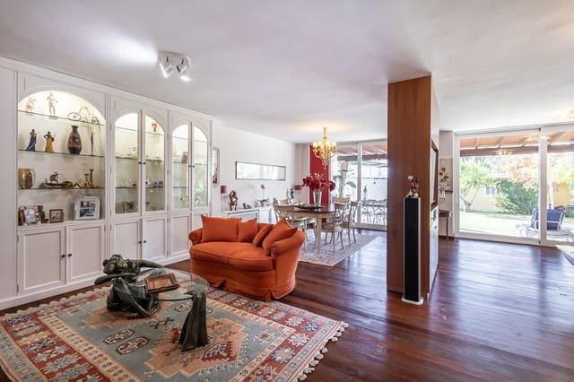 4 soverom Villa til salgs i Granada by med svømmebasseng garasje - € 1 100 000 (Ref: 8645162)