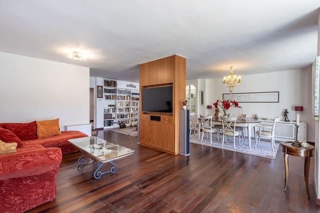 4 soverom Villa til salgs i Granada by med svømmebasseng garasje - € 1 100 000 (Ref: 8645162)