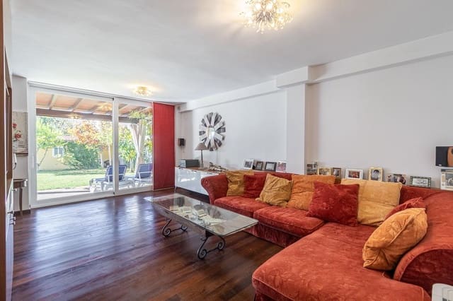 4 soverom Villa til salgs i Granada by med svømmebasseng garasje - € 1 100 000 (Ref: 8645162)