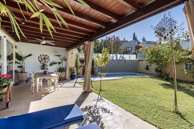 4 soverom Villa til salgs i Granada by med svømmebasseng garasje - € 1 100 000 (Ref: 8645162)