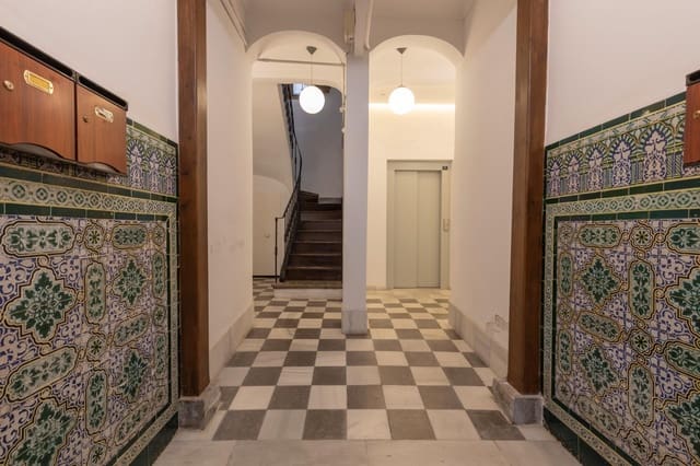 4 soverom Penthouse til salgs i Centro, Granada by - € 265 000 (Ref: 8691062)