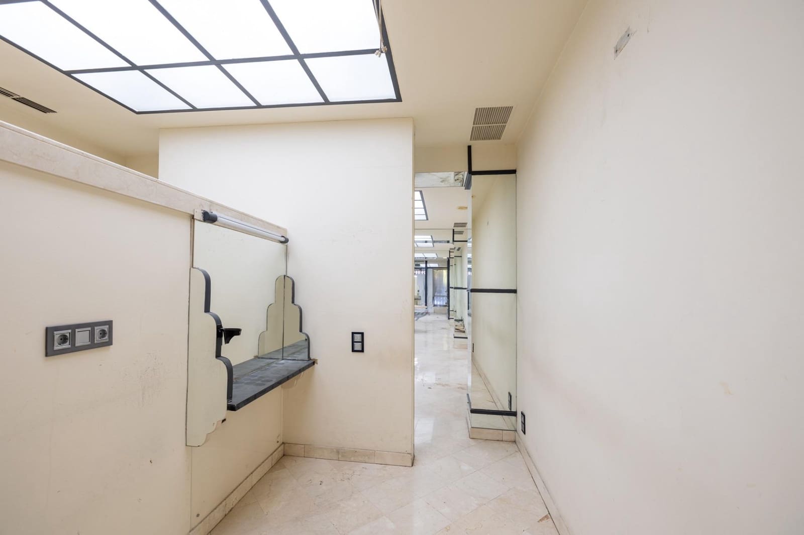 1 bedroom Commercial for sale in Granada city - € 295,000 (Ref: 8708141)