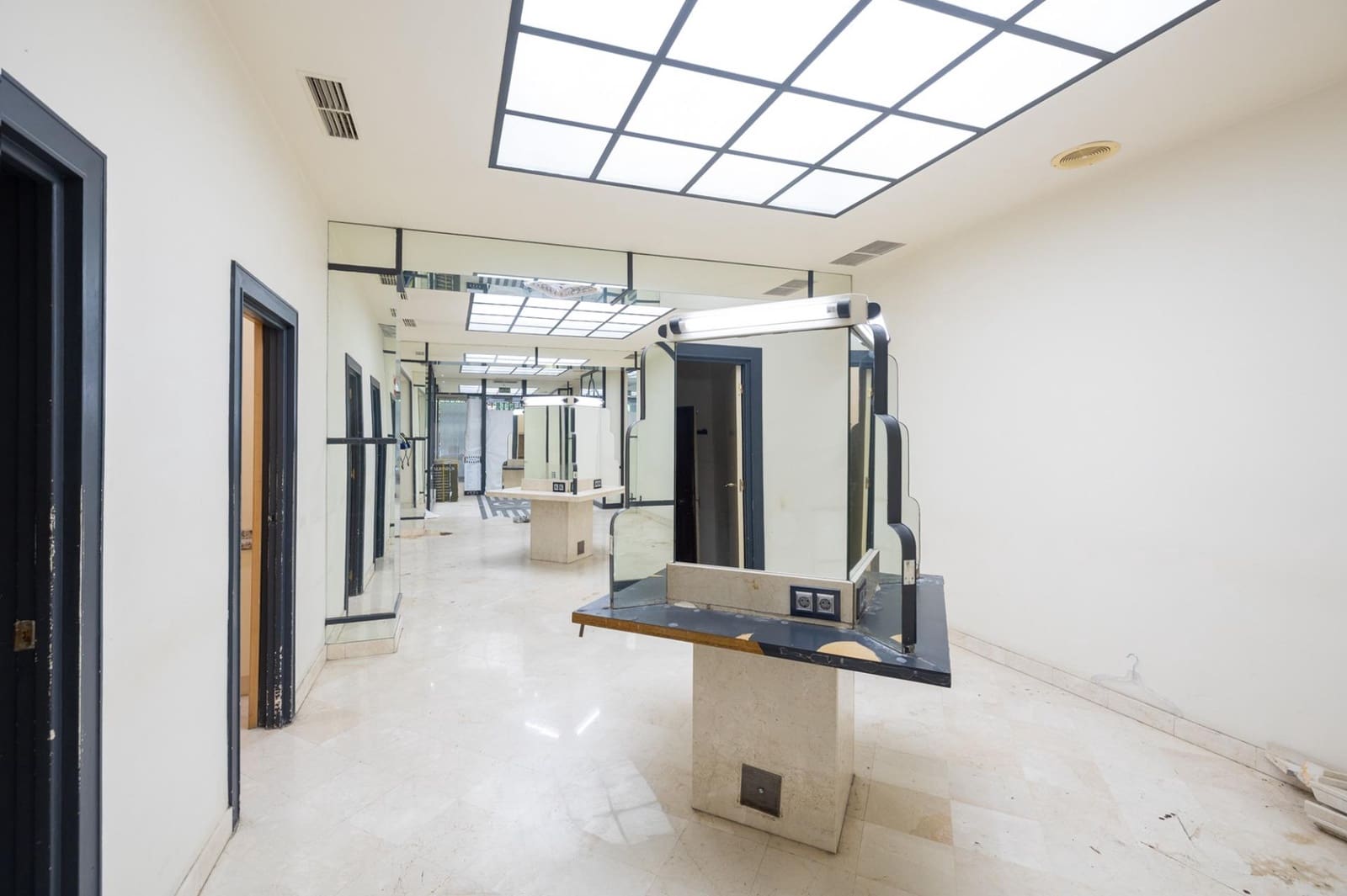 1 bedroom Commercial for sale in Granada city - € 295,000 (Ref: 8708141)