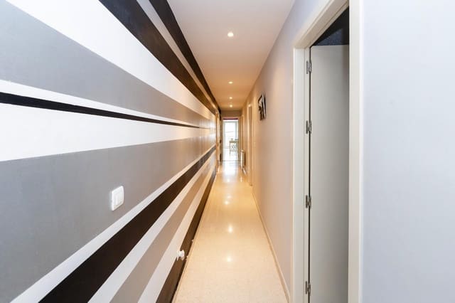 3 bedroom Flat for sale in Granada city with garage - € 239,000 (Ref: 8709322)