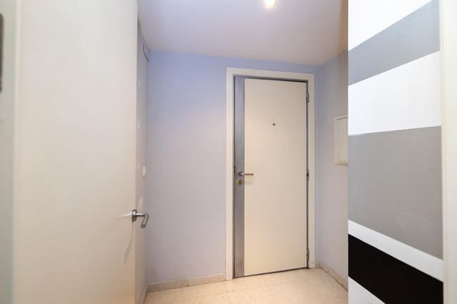 3 bedroom Flat for sale in Granada city with garage - € 239,000 (Ref: 8709322)