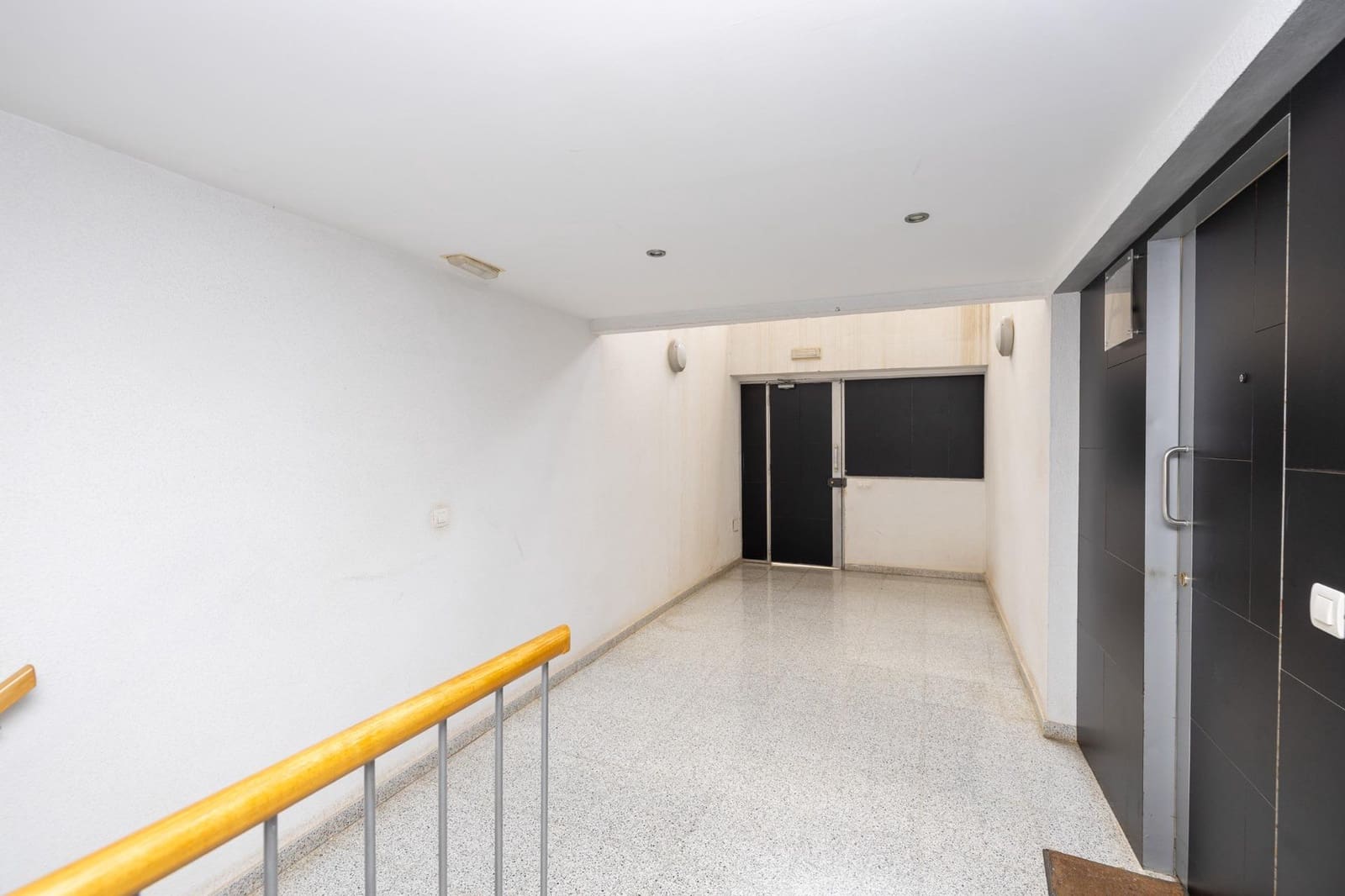 3 bedroom Flat for sale in Granada city with garage - € 239,000 (Ref: 8709322)