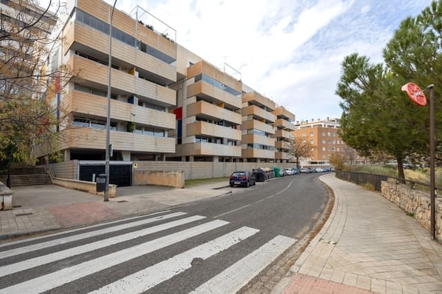3 bedroom Flat for sale in Granada city with garage - € 239,000 (Ref: 8709322)
