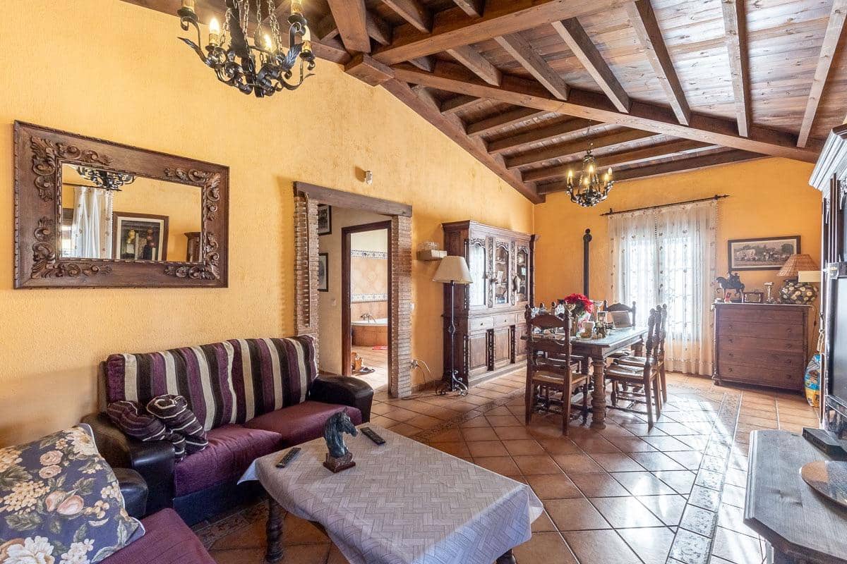 4 bedroom Villa for sale in La Zubia with garage - € 795,000 (Ref: 8715459)