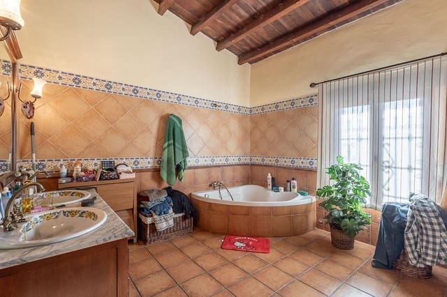 4 soveværelse Villa til salg i La Zubia med garage - € 795.000 (Ref: 8715459)