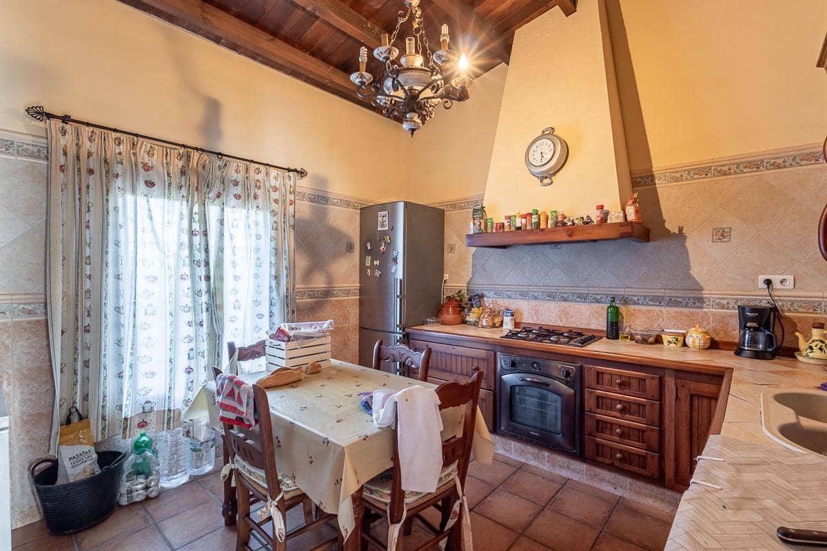4 bedroom Villa for sale in La Zubia with garage - € 795,000 (Ref: 8715459)