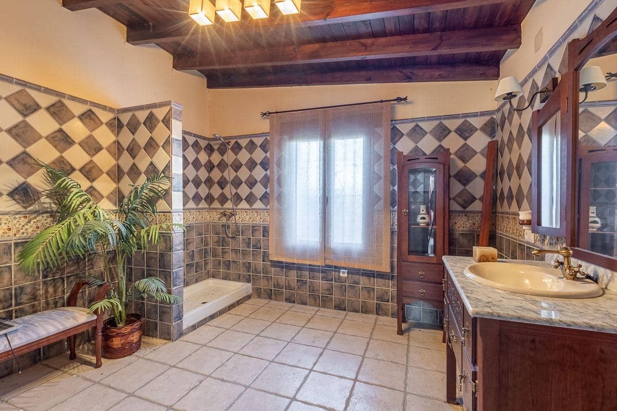 4 bedroom Villa for sale in La Zubia with garage - € 795,000 (Ref: 8715459)