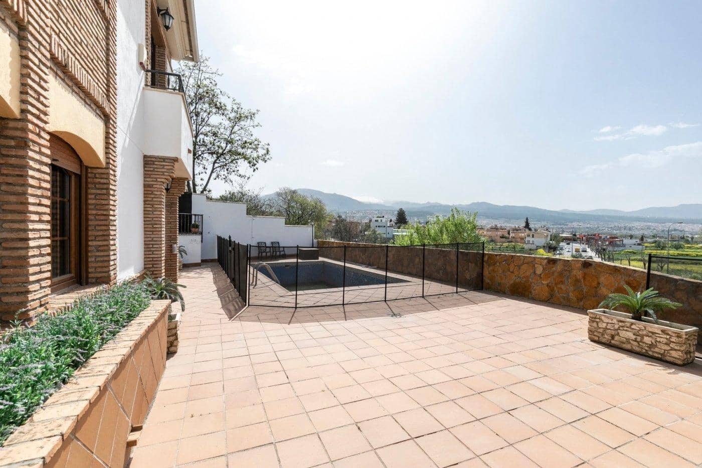 13 bedroom Villa for sale in Huetor Vega with pool garage - € 750,000 (Ref: 8792557)