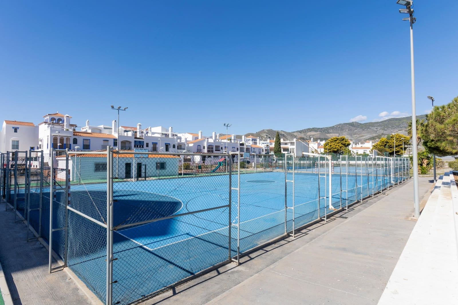 4 bedroom Penthouse for sale in Calahonda with pool garage - € 290,000 (Ref: 8802207)