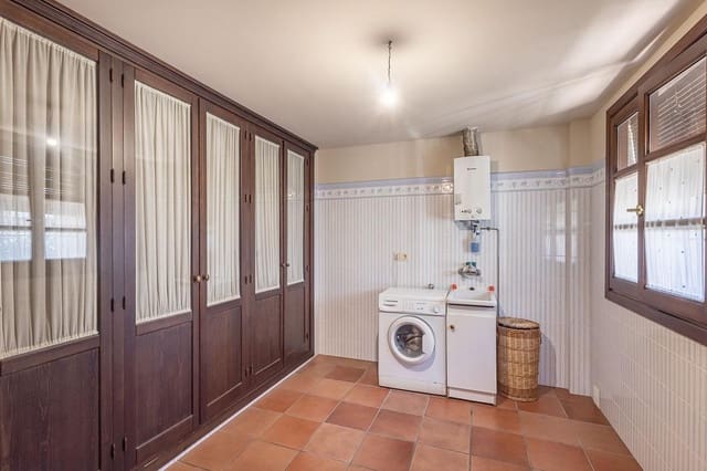 4 Zimmer Villa zu verkaufen in Ogíjares mit Pool - 698.000 € (Ref: 8813080)