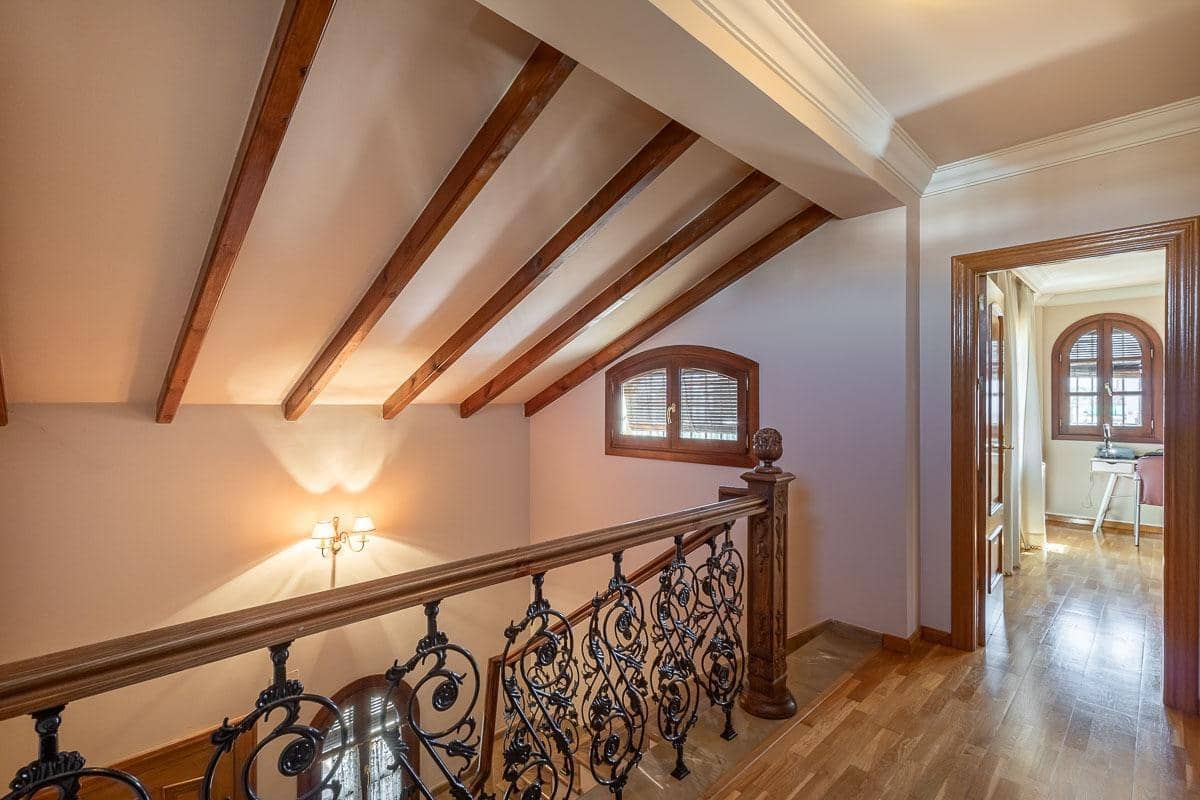 4 Zimmer Villa zu verkaufen in Ogijares mit Pool - 698.000 € (Ref: 8813080)