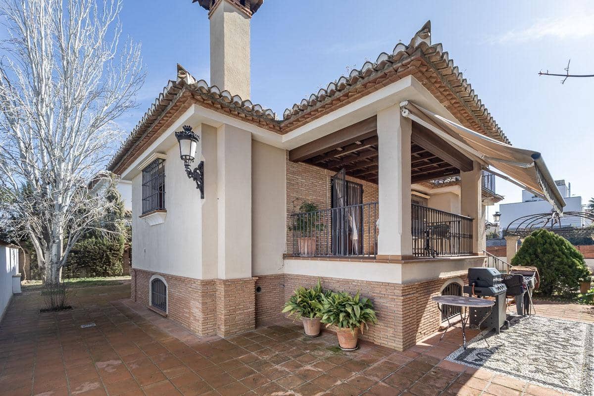 4 Zimmer Villa zu verkaufen in Ogijares mit Pool - 698.000 € (Ref: 8813080)