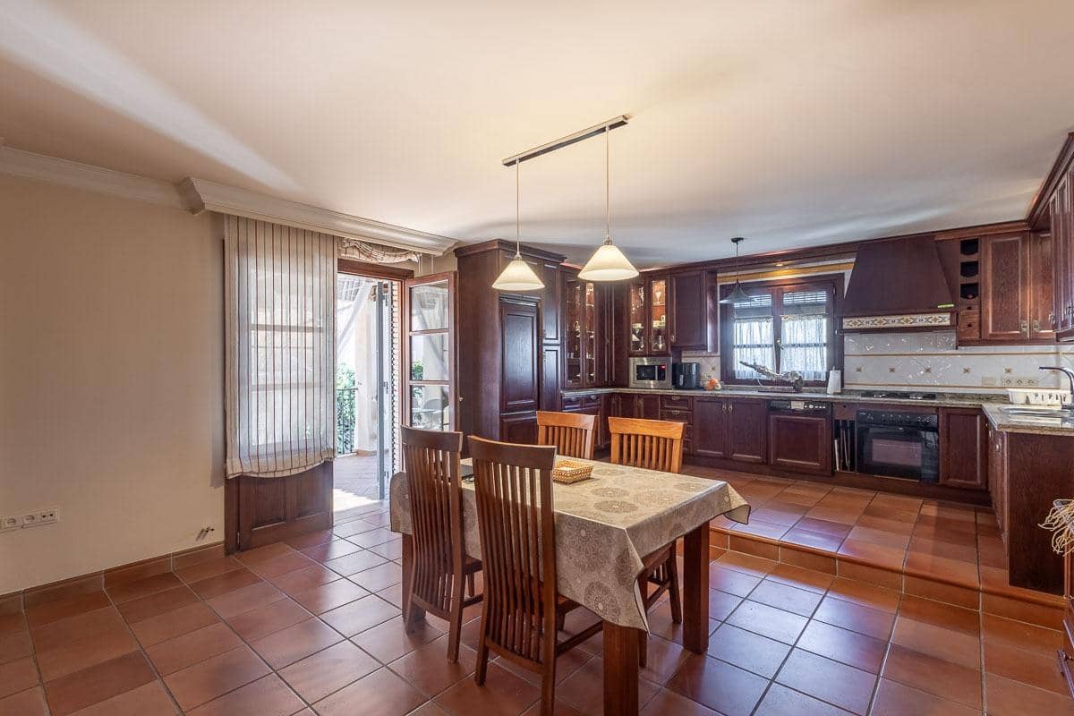 4 Zimmer Villa zu verkaufen in Ogijares mit Pool - 698.000 € (Ref: 8813080)