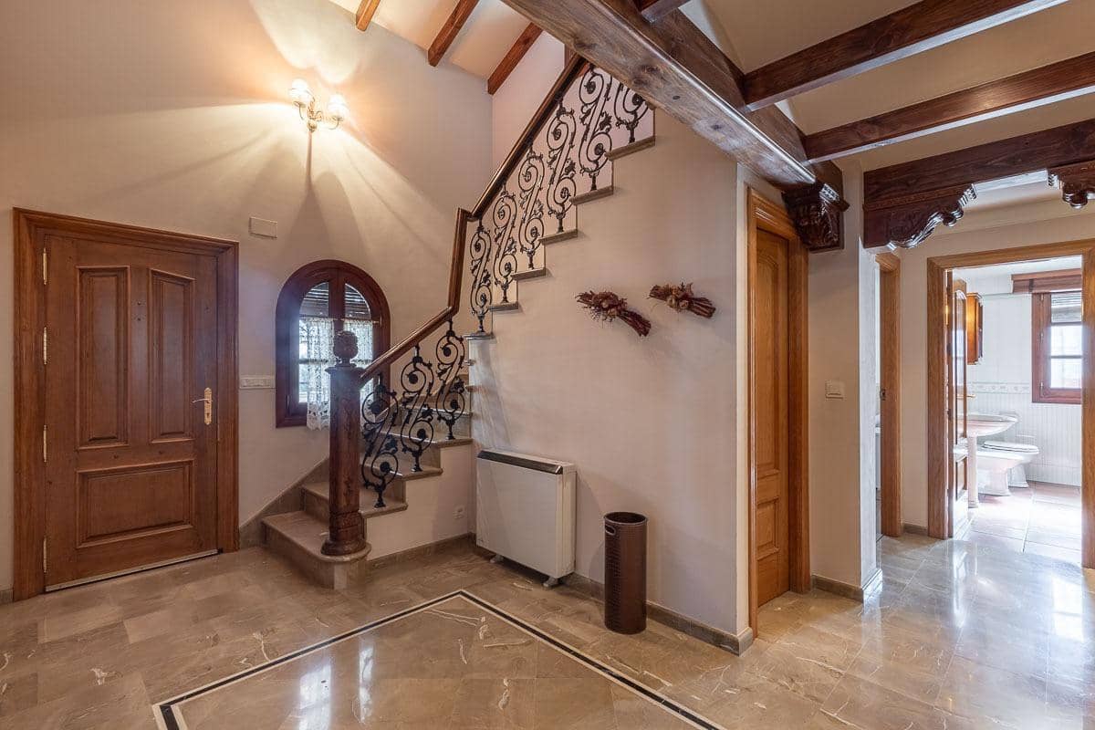 4 Zimmer Villa zu verkaufen in Ogijares mit Pool - 698.000 € (Ref: 8813080)