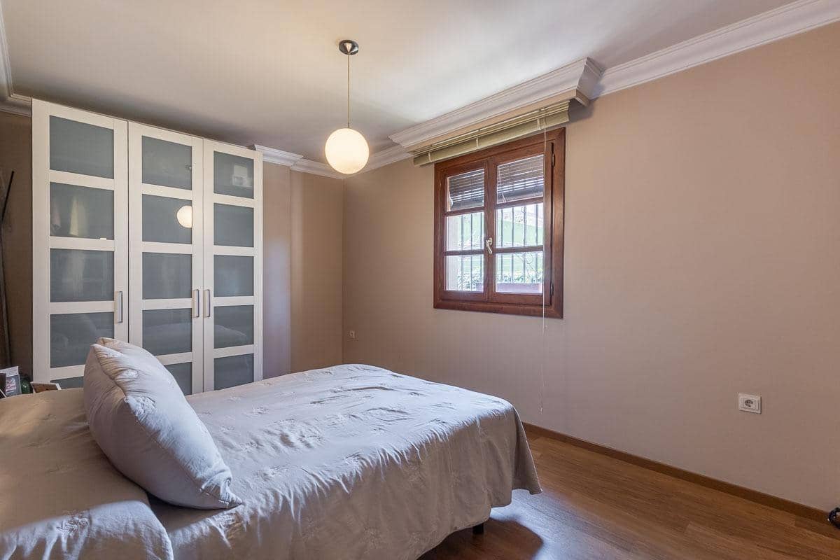 4 Zimmer Villa zu verkaufen in Ogijares mit Pool - 698.000 € (Ref: 8813080)