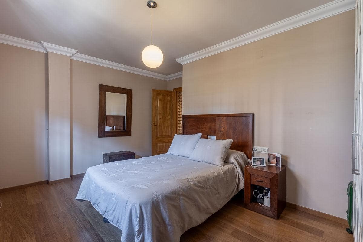 4 Zimmer Villa zu verkaufen in Ogijares mit Pool - 698.000 € (Ref: 8813080)