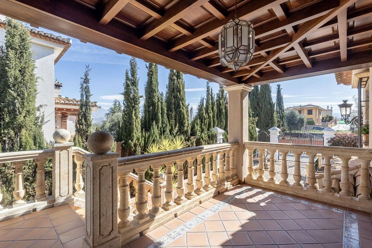 4 Zimmer Villa zu verkaufen in Ogijares mit Pool - 698.000 € (Ref: 8813080)